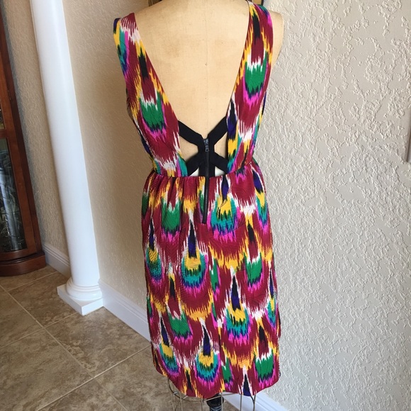 ALICE + OLIVIA ALAMEDA Ikat Tribal Wave Dress - Picture 5 of 9